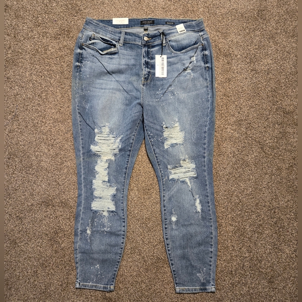 Brand new!! NWT Judy Blue stretchy distressed denim skinny jeans size 24W